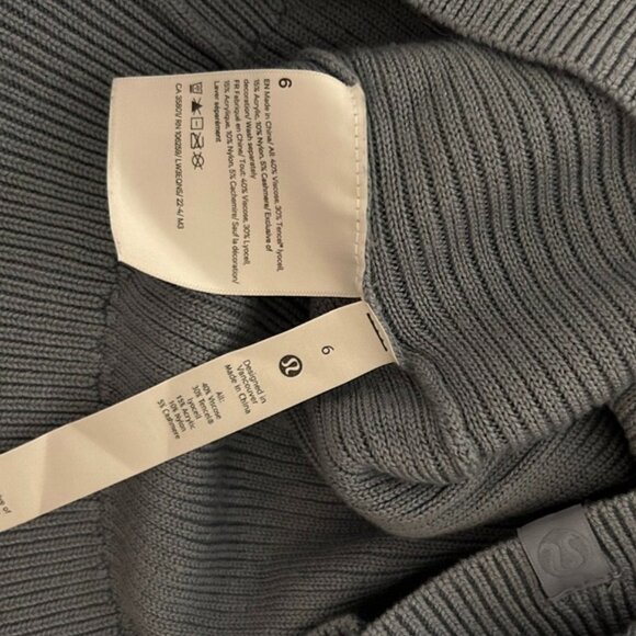 Reversible Crossover Sweater - Picture 5 of 5